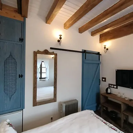 Puli Stone Nocleg ze śniadaniem 4*